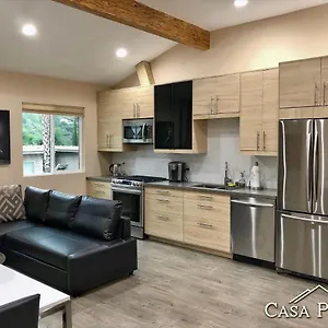 New Contemporary In Hills Holiday home
