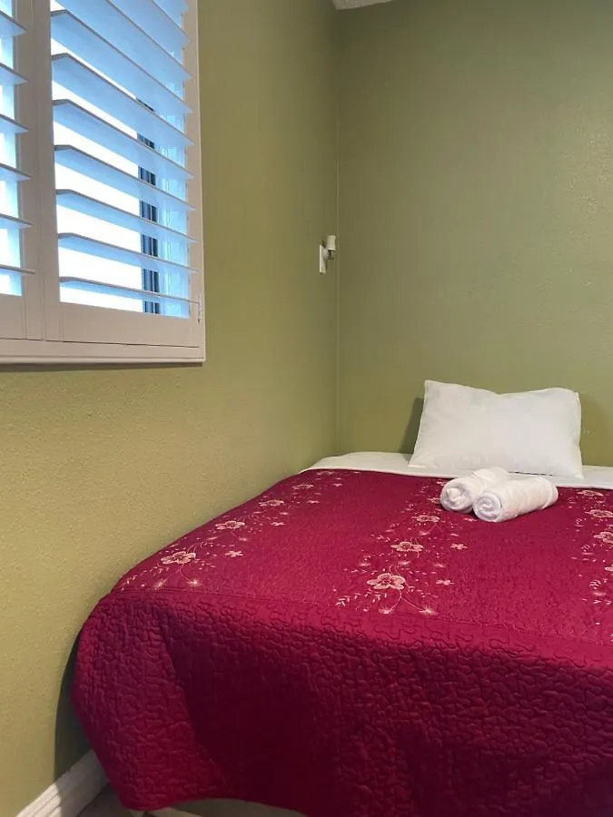 Private Room In Los Angeles With Ac, Strong Wifi, Smart Tv, Work Desk Near Sofi Stadium