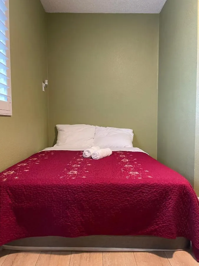 Homestay Private Room In Los Angeles With Ac, Strong Wifi, Smart Tv, Work Desk Near Sofi Stadium